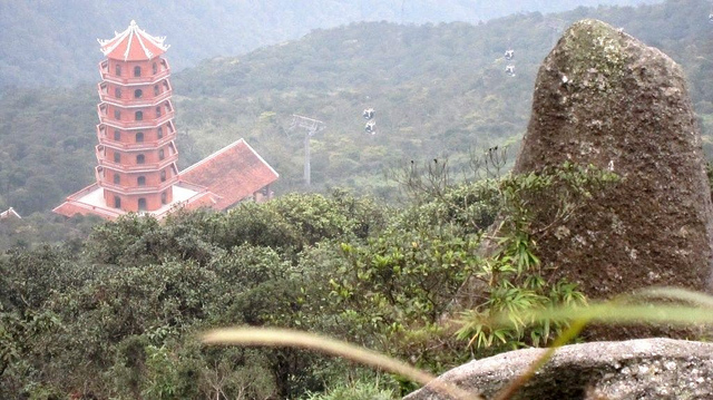 Đỉnh thiêng Yên Tử chùa Ba Vàng